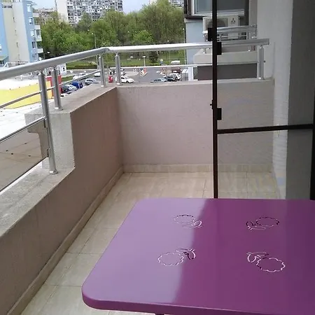 Apartment Black & White Burgas